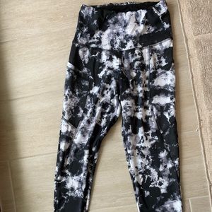 Black and White Tie Dye Leggings
